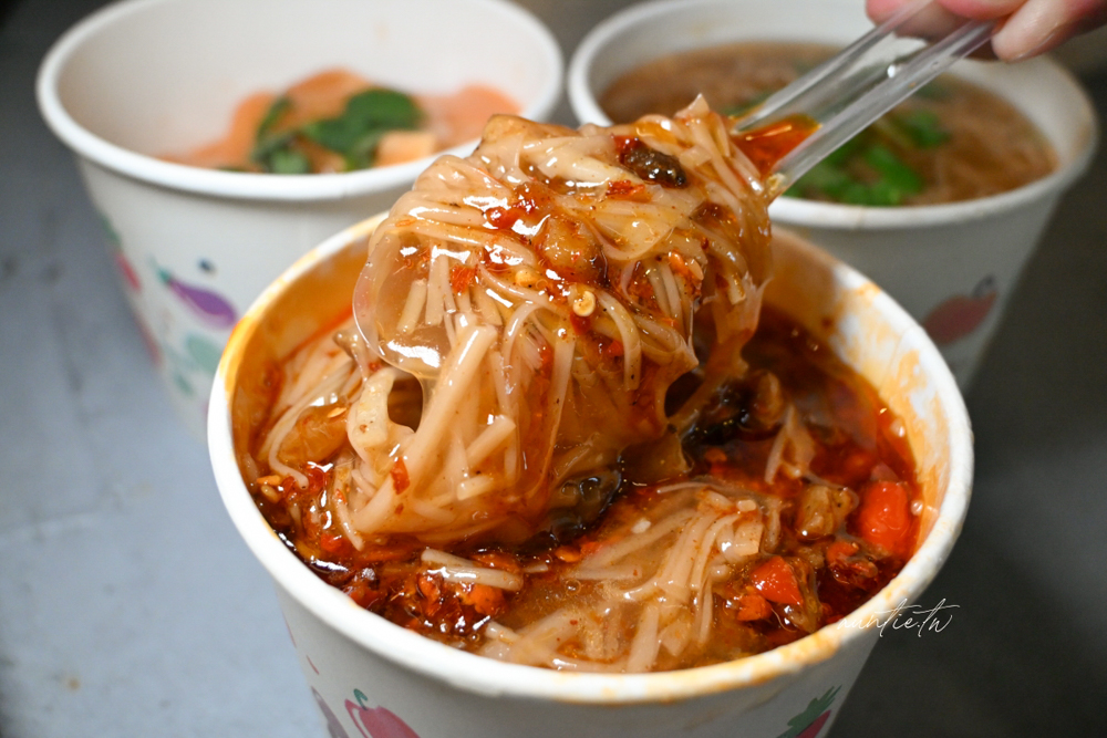 【新北】府中站｜阿國麻辣麵線，晚上九點開到半夜，辣到頭皮發麻麻辣麵線甜不辣