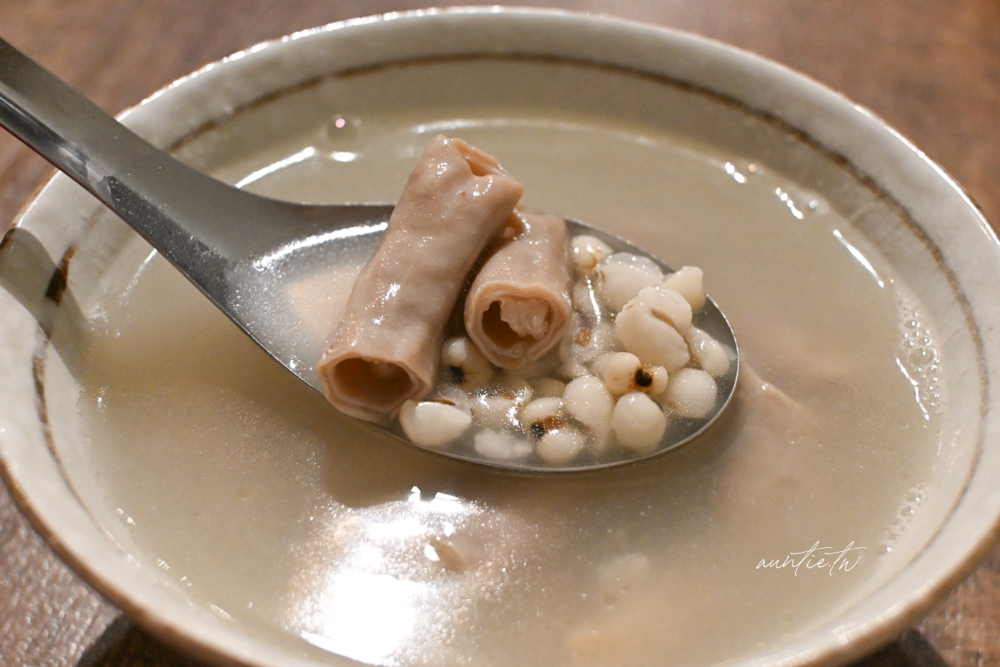 【台北】龍山寺｜露店 蘇來傳，萬華80年老店，蒜味醬油芋粿太好吃，太晚賣光光！