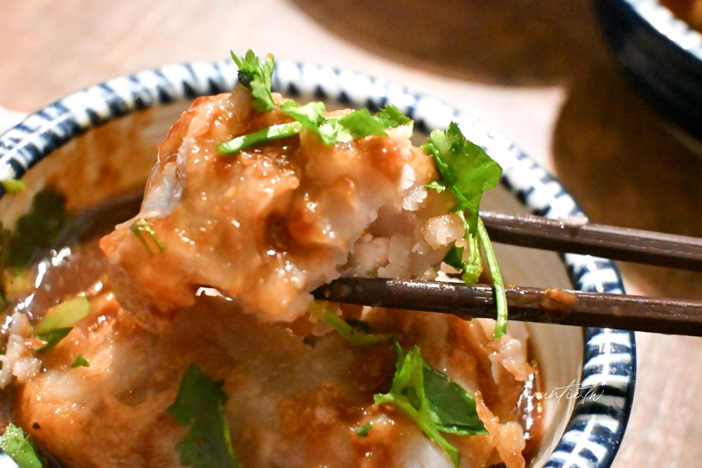 【台北】龍山寺｜露店 蘇來傳，萬華80年老店，蒜味醬油芋粿太好吃，太晚賣光光！