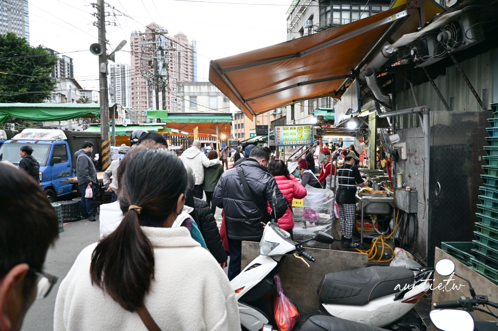 【新北】永和｜永安蔥油餅，智光黃昏市場排隊美食，韭菜盒子、蔥油餅都好吃！