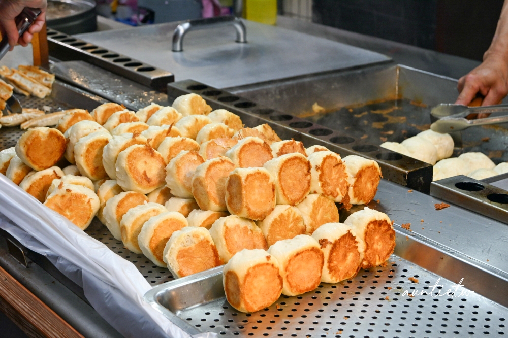 【新北】永和｜蔡家水煎包鍋貼，帶有肉汁的微酥水煎包，智光黃昏市場小吃