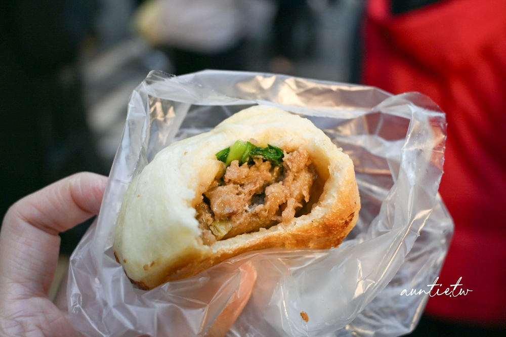 【新北】永和｜蔡家水煎包鍋貼，帶有肉汁的微酥水煎包，智光黃昏市場小吃