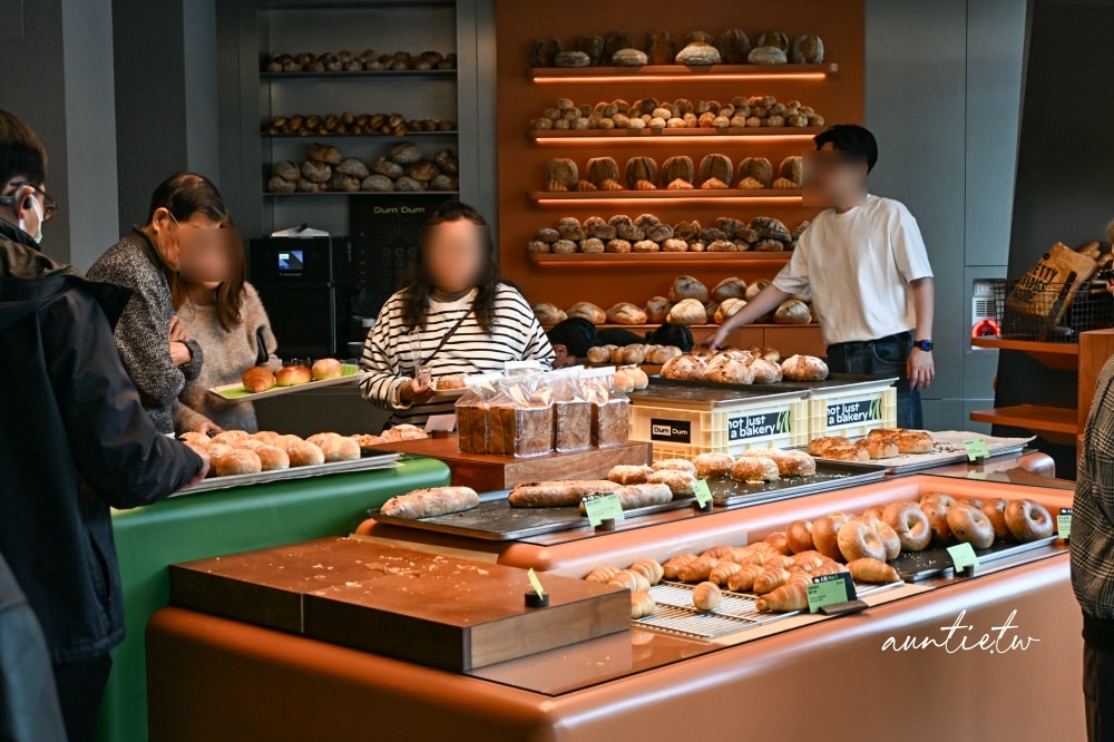 【台中】北屯區｜DUM DUM x Phase Coffee Roasters，開幕就爆紅麵包店咖啡廳