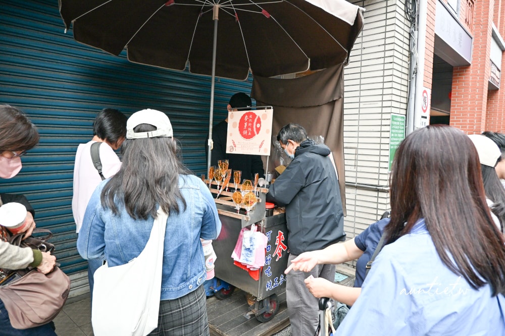 【台北】迪化街｜迪化街純正麥芽餅，永樂市場麥芽糖餅，排得沒完沒了，軟Ｑ麥芽糖煎餅