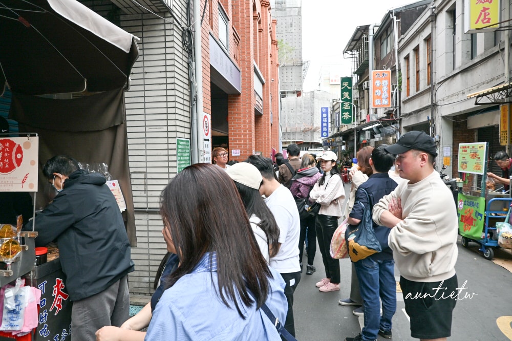 【台北】迪化街｜迪化街純正麥芽餅，永樂市場麥芽糖餅，排得沒完沒了，軟Ｑ麥芽糖煎餅