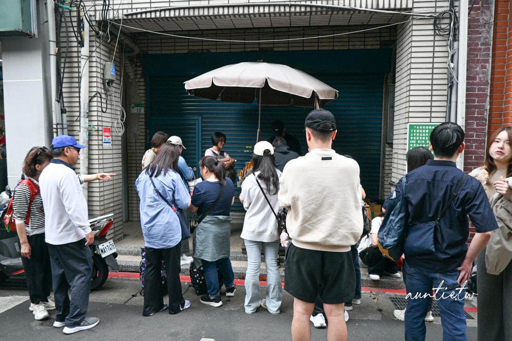 【台北】迪化街｜迪化街純正麥芽餅，永樂市場麥芽糖餅，排得沒完沒了，軟Ｑ麥芽糖煎餅