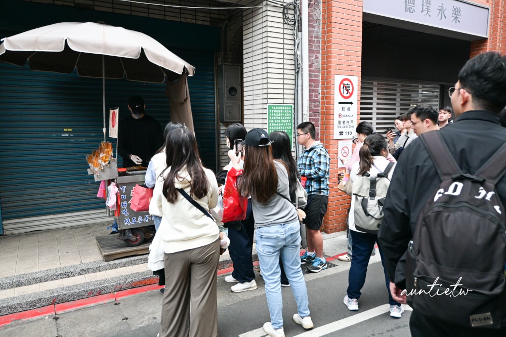 【台北】迪化街｜迪化街純正麥芽餅，永樂市場麥芽糖餅，排得沒完沒了，軟Ｑ麥芽糖煎餅