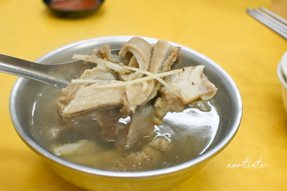 【台北】龍山寺｜郭家炒牛肉，華西街夜市排隊美食無人能敵，人氣最旺就是這一攤啦！