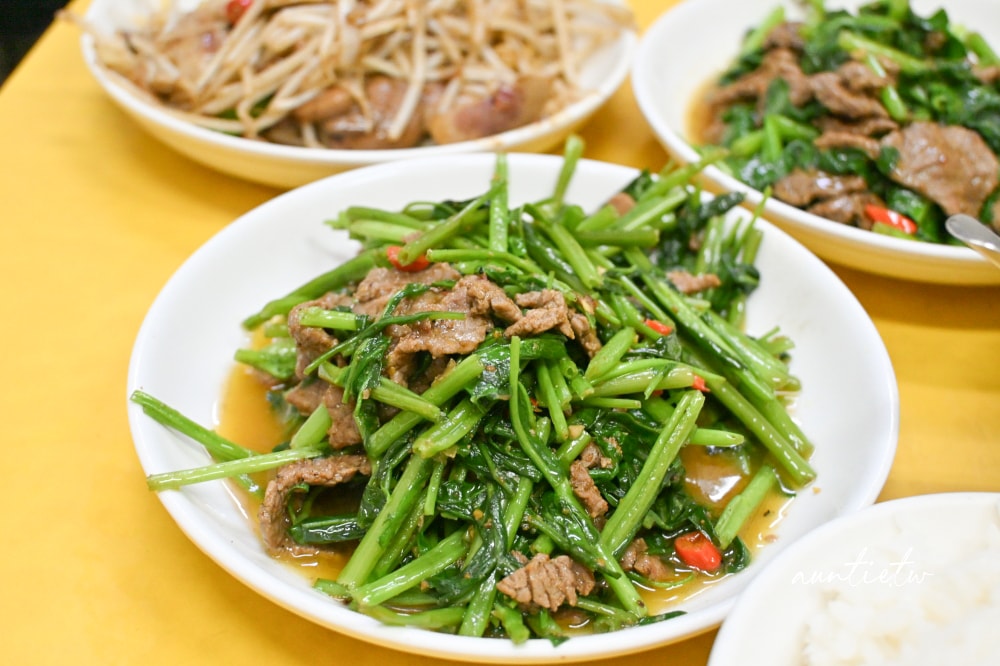 【台北】龍山寺｜郭家炒牛肉，華西街夜市排隊美食無人能敵，人氣最旺就是這一攤啦！