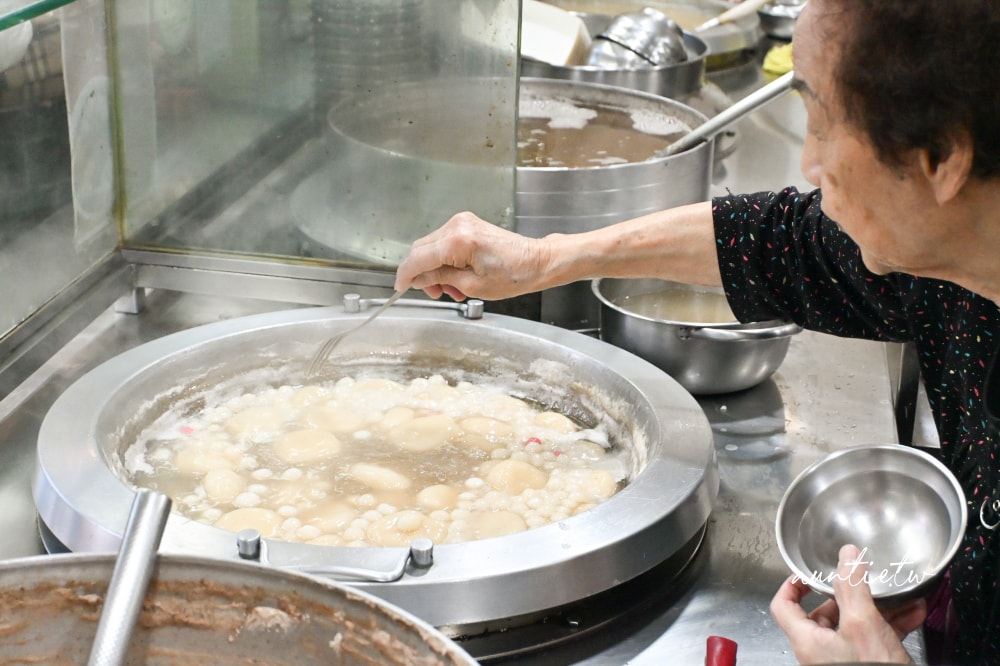 【台北】龍山寺｜北港甜湯，70年歷史甜湯老店，阿嬤就是招牌的華西街美食