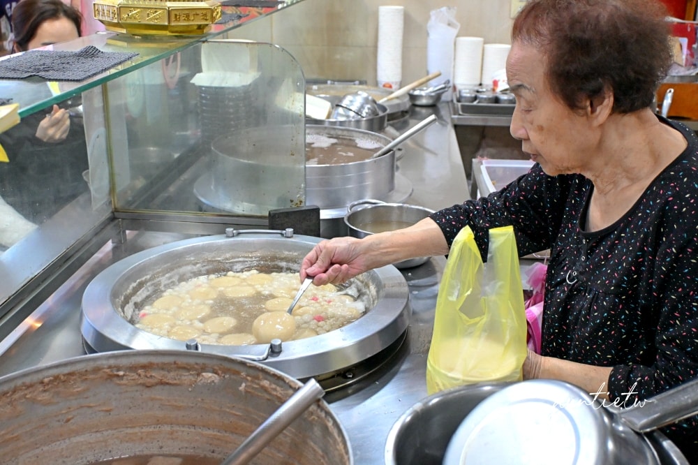 【台北】龍山寺｜北港甜湯，70年歷史甜湯老店，阿嬤就是招牌的華西街美食