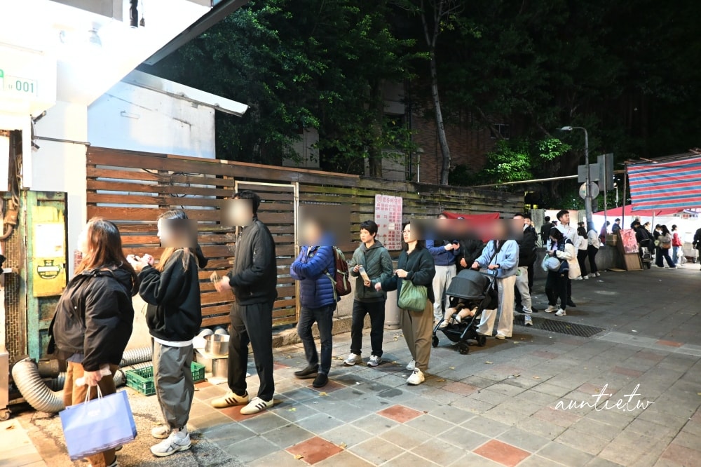 【台北】寧夏夜市｜賴雞蛋蚵仔煎，一次跨了三個店面的土雞蛋蚵仔煎，腰子清湯比蚵仔煎有特色