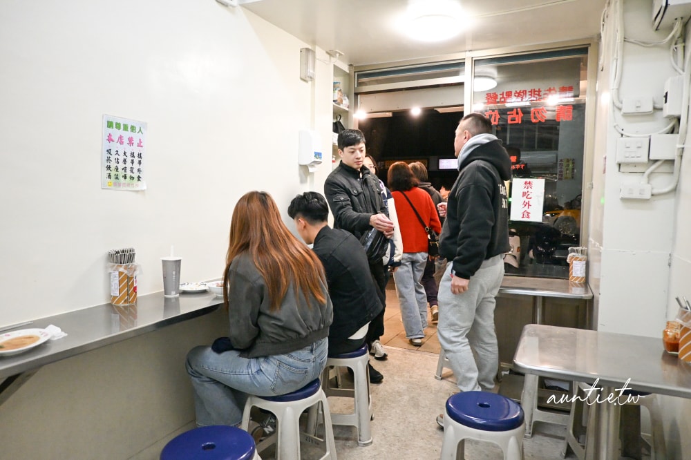 【台北】寧夏夜市｜賴雞蛋蚵仔煎，一次跨了三個店面的土雞蛋蚵仔煎，腰子清湯比蚵仔煎有特色