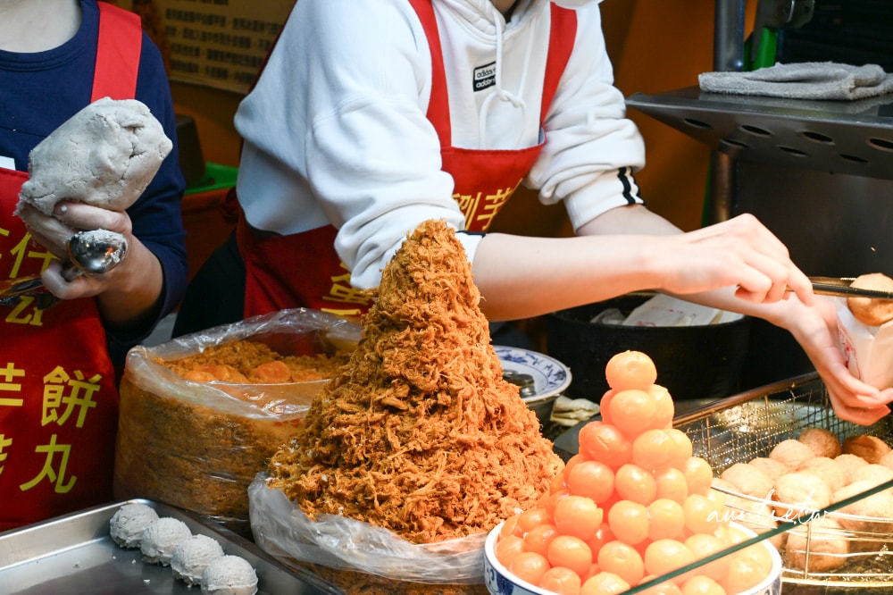 【台北】寧夏夜市美食|劉芋仔蛋黃芋餅,香酥蛋黃包肉鬆芋泥,不油不膩低消兩顆起 - 第3張圖 【台北】寧夏夜市美食|劉芋仔蛋黃芋餅,香酥蛋黃包肉鬆芋泥,不油不膩低消兩顆起