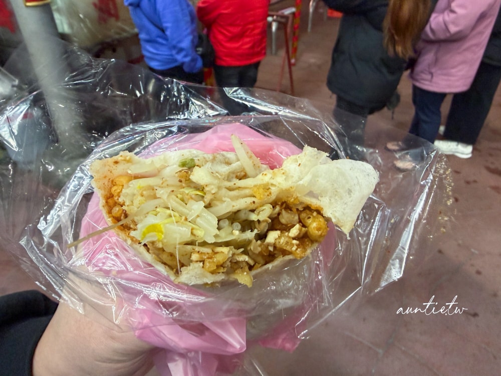 【新北】新莊廟街夜市潤餅捲，心中第一名潤餅捲，廟街排隊美食推薦
