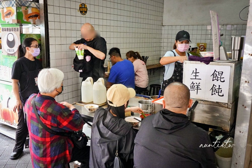【基隆】仁愛區|三角窗麵担,單純豬油油蔥香,簡單乾麵搭配餛飩,基隆古早味麵店推薦 - 第6張圖 【基隆】仁愛區|三角窗麵担,單純豬油油蔥香,簡單乾麵搭配餛飩,基隆古早味麵店推薦