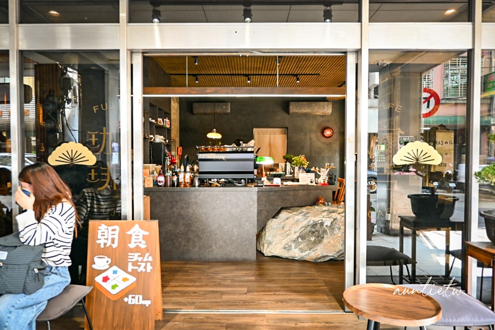 【台中】中區｜富吉珈琲 Fuji Cafe，老城區中的復古日系咖啡廳