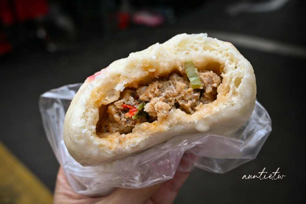 【台北】永春站｜老上海包子，虎林市場爆汁麻辣肉包，老麵口感Q彈有勁