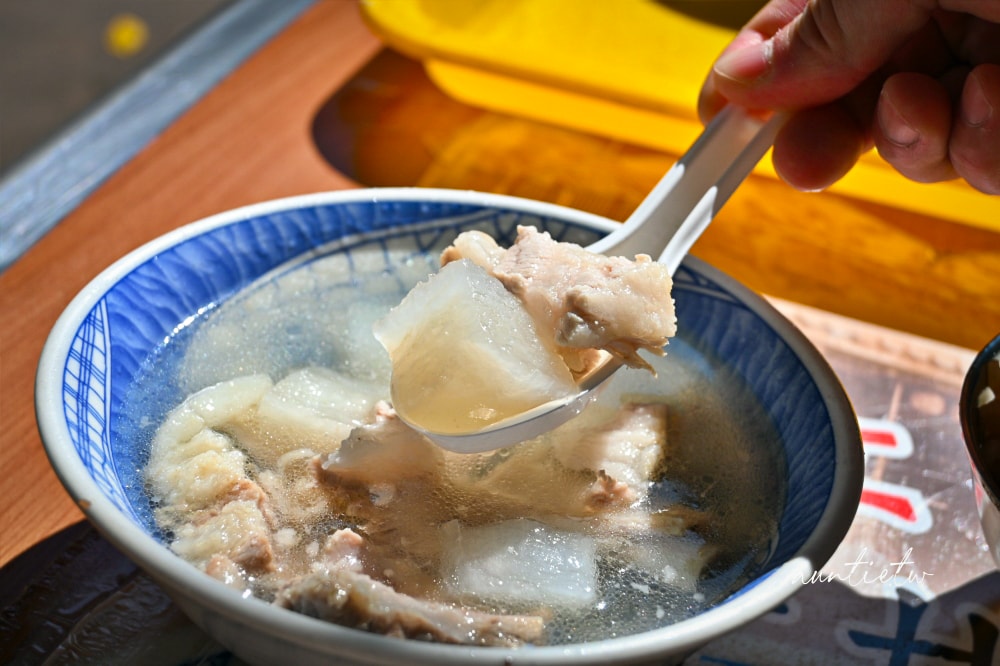 【台北】大稻埕｜江家原汁排骨湯，慈聖宮排隊美食，清甜原味排骨湯