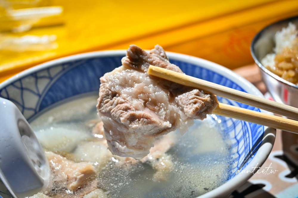 【台北】大稻埕｜江家原汁排骨湯，慈聖宮排隊美食，清甜原味排骨湯