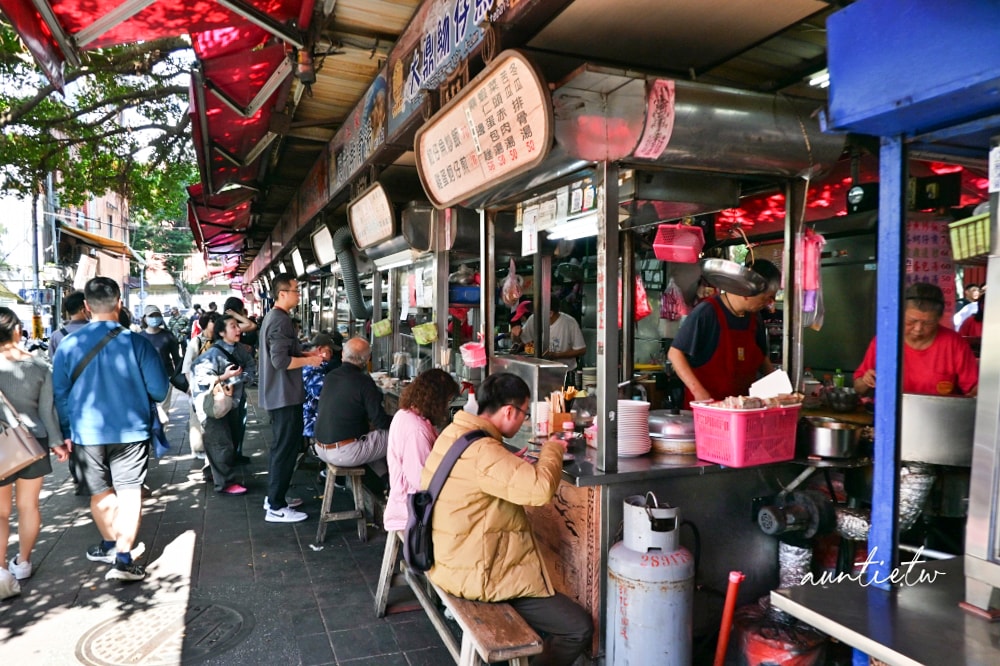 【台北】大稻埕｜江家原汁排骨湯，慈聖宮排隊美食，清甜原味排骨湯