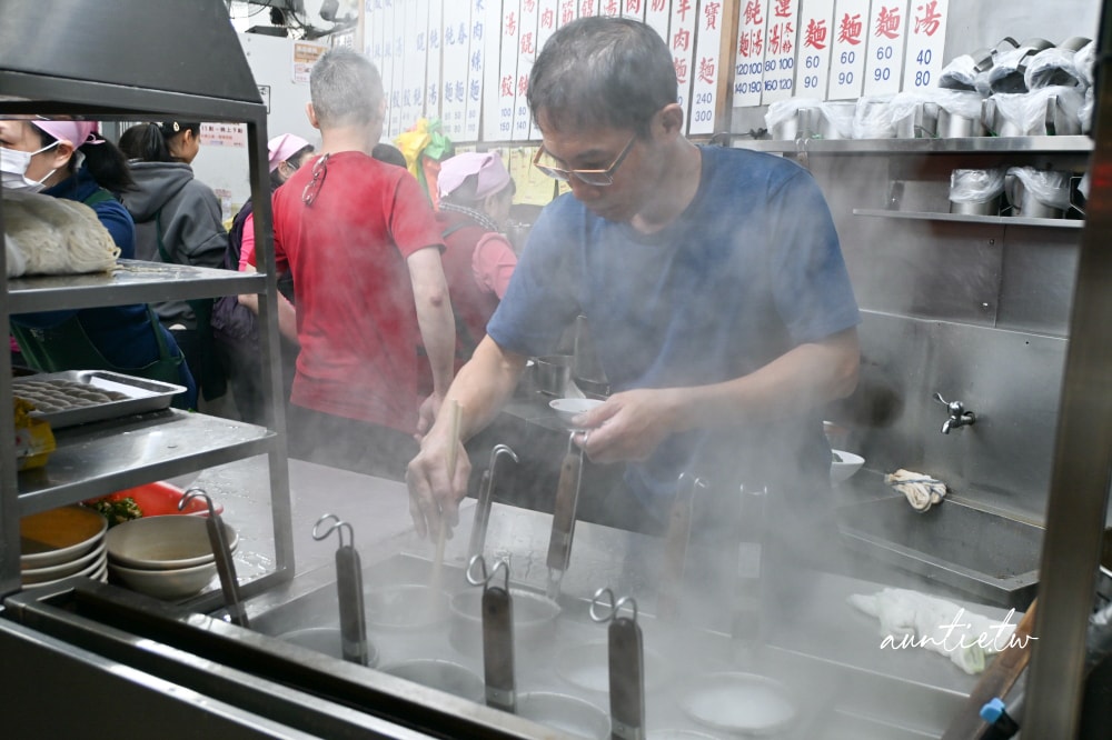 【台北】北投|吳家牛肉麵,北投老字號牛肉麵,排隊人潮滿滿,眷村味牛肉麵 - 第4張圖 【台北】北投|吳家牛肉麵,北投老字號牛肉麵,排隊人潮滿滿,眷村味牛肉麵