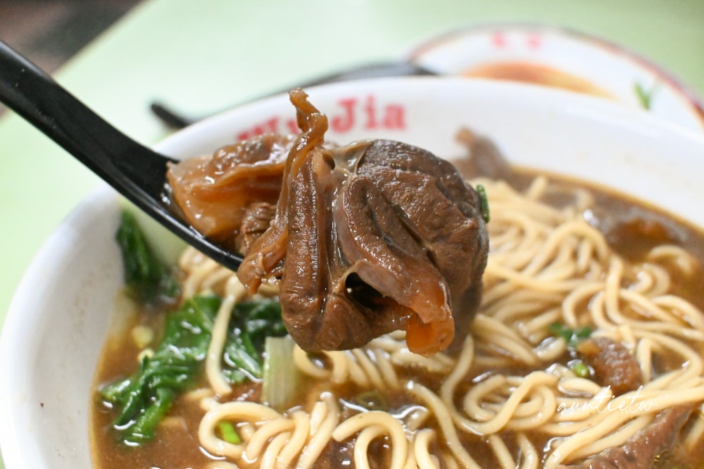 【台北】北投|吳家牛肉麵,北投老字號牛肉麵,排隊人潮滿滿,眷村味牛肉麵 - 第18張圖 【台北】北投|吳家牛肉麵,北投老字號牛肉麵,排隊人潮滿滿,眷村味牛肉麵