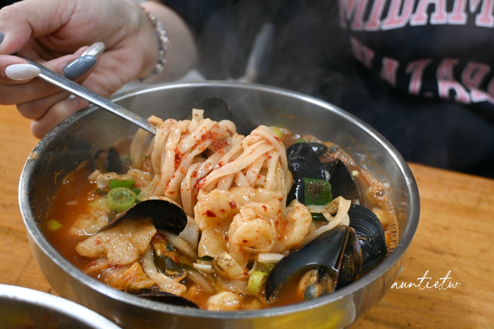 【東大門美食】媽媽麵館，巷子內在地才知道的美味刀切麵