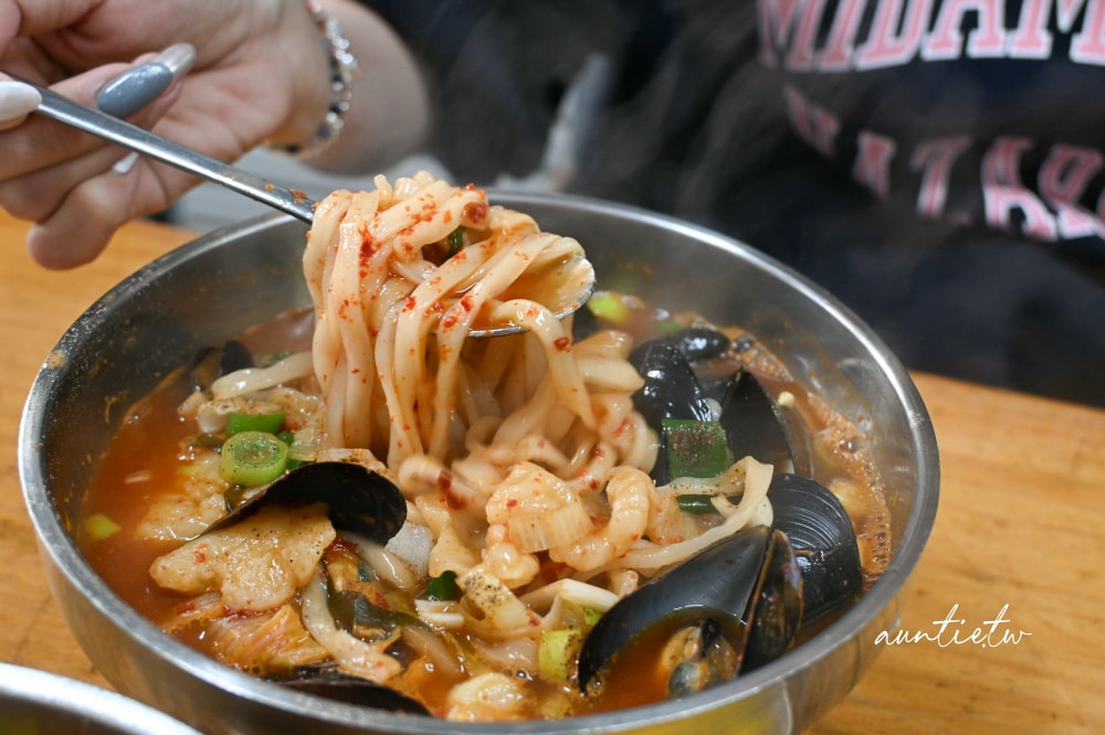 【東大門美食】媽媽麵館，巷子內在地才知道的美味刀切麵