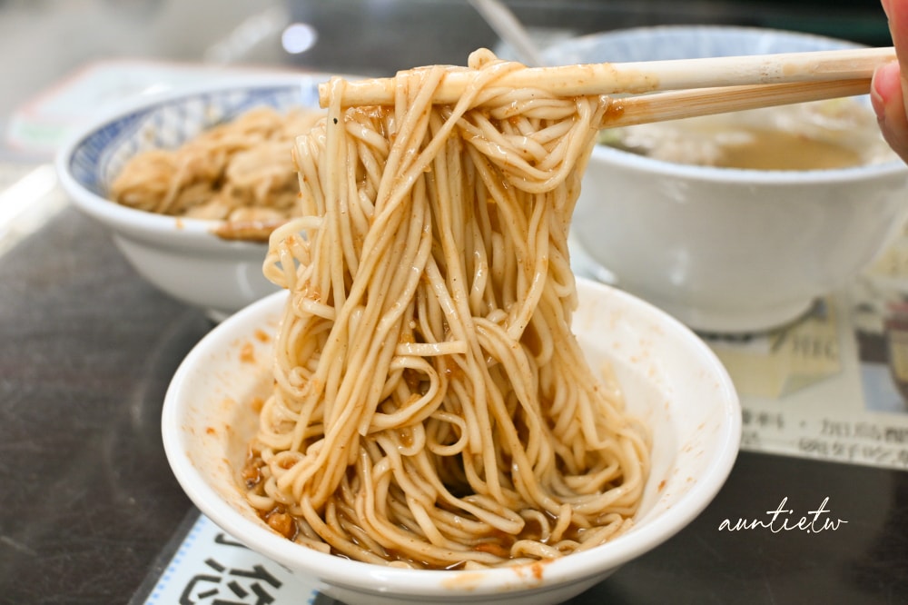 【宜蘭】大麵章，六十年宜蘭在地老麵店，濃醇麻醬麵，香滑沙茶麵，宜蘭人氣排隊乾麵店