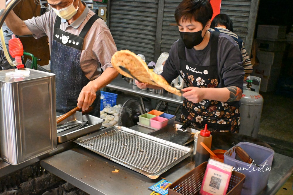 【新北】南勢角｜溢香蔥油餅，酥香有有咬勁，南勢角現做蔥油餅推薦