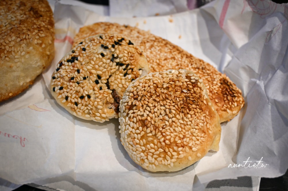 【台北】南港｜南港老張燒餅店，甜鹹都好吃，台北最強碳烤胡椒餅燒餅