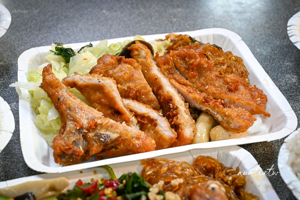【台北】後山埤站｜阿忠自助餐便當店，自選三樣菜，大排長龍便當店