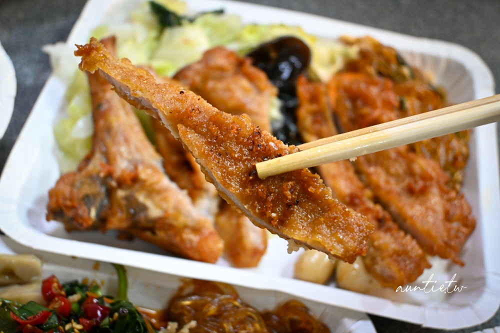 【台北】後山埤站｜阿忠自助餐便當店，自選三樣菜，大排長龍便當店