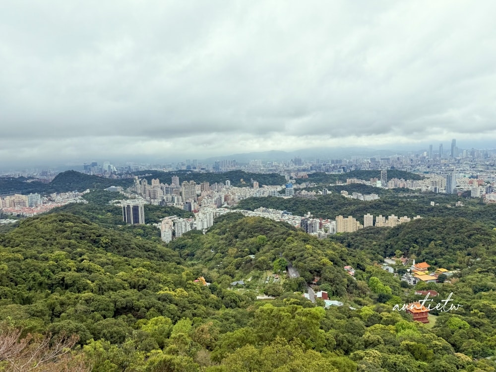 【台北】內湖｜碧山巖藝文休閒中心，台北最佛景觀咖啡廳，看高空美景喝咖啡，價格隨喜真的佛