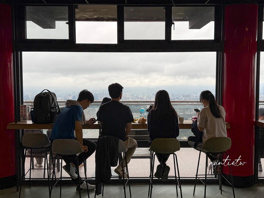 【台北】內湖｜碧山巖藝文休閒中心，台北最佛景觀咖啡廳，看高空美景喝咖啡，價格隨喜真的佛