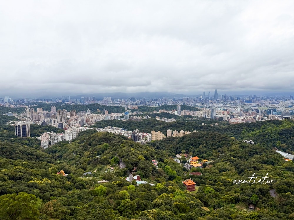 【台北】內湖｜碧山巖藝文休閒中心，台北最佛景觀咖啡廳，看高空美景喝咖啡，價格隨喜真的佛