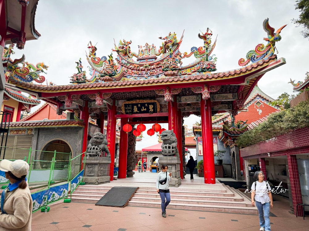 【台北】內湖｜碧山巖藝文休閒中心，台北最佛景觀咖啡廳，看高空美景喝咖啡，價格隨喜真的佛