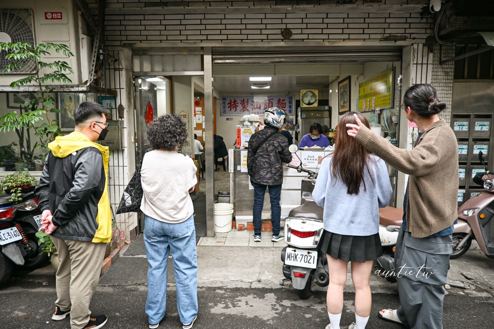 【新北】中和｜特製汕頭麵，在地人推薦，巷弄中的排隊名店