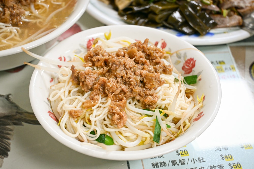 【新北】中和｜特製汕頭麵，在地人推薦，巷弄中的排隊名店