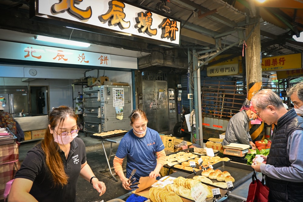【新北】永和｜北辰燒餅，迷你燒餅槓子頭，必買甜燒餅大顆烤包子