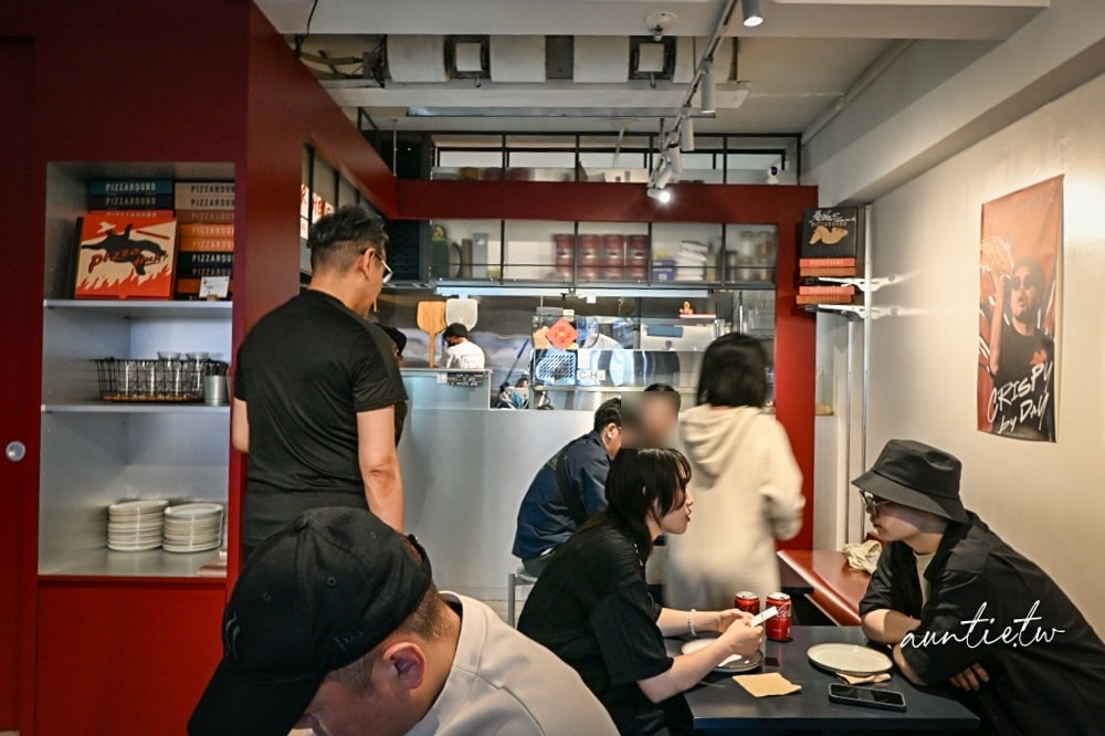 【台北】信義安和站｜PIZZAROUND 比薩斜躺，極度好吃義式PIZZA，鬆軟餅皮南義風格披薩