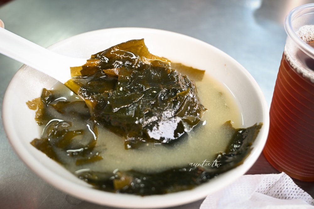 【台中】東區｜花蓮水尾臭豆腐，台中人氣炸臭豆腐，蒜味爆擊，外酥內軟會爆汁，免費古早味紅茶湯品超加分