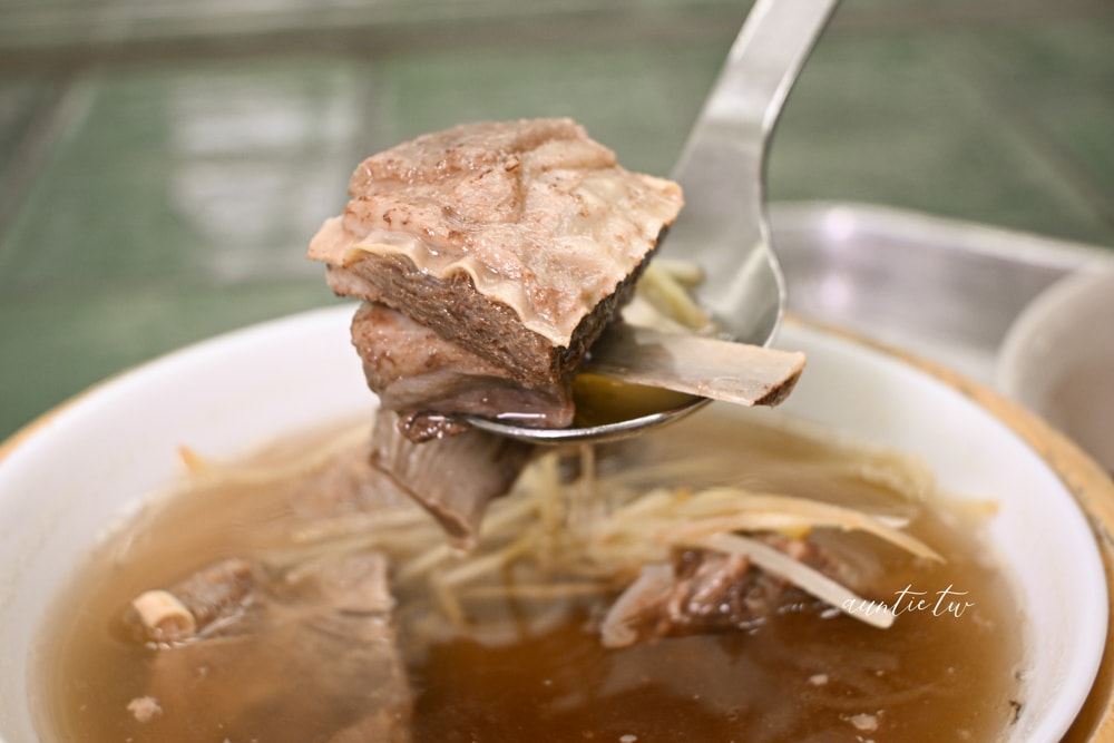 【台北】中正紀念堂站｜樂天羊肉，文青設計感羊肉湯，多款羊肉湯＋10元就有滷肉飯