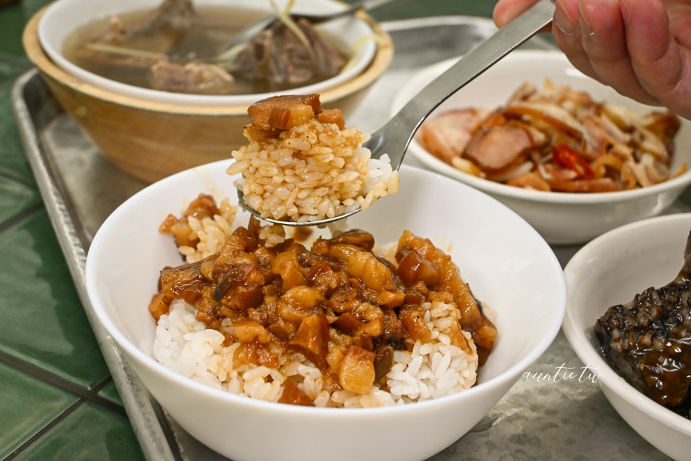 【台北】中正紀念堂站｜樂天羊肉，文青設計感羊肉湯，多款羊肉湯＋10元就有滷肉飯