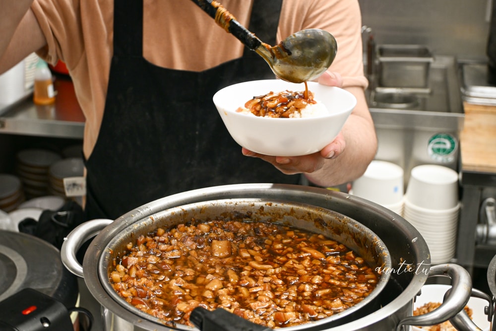 【台北】中正紀念堂站｜樂天羊肉，文青設計感羊肉湯，多款羊肉湯＋10元就有滷肉飯