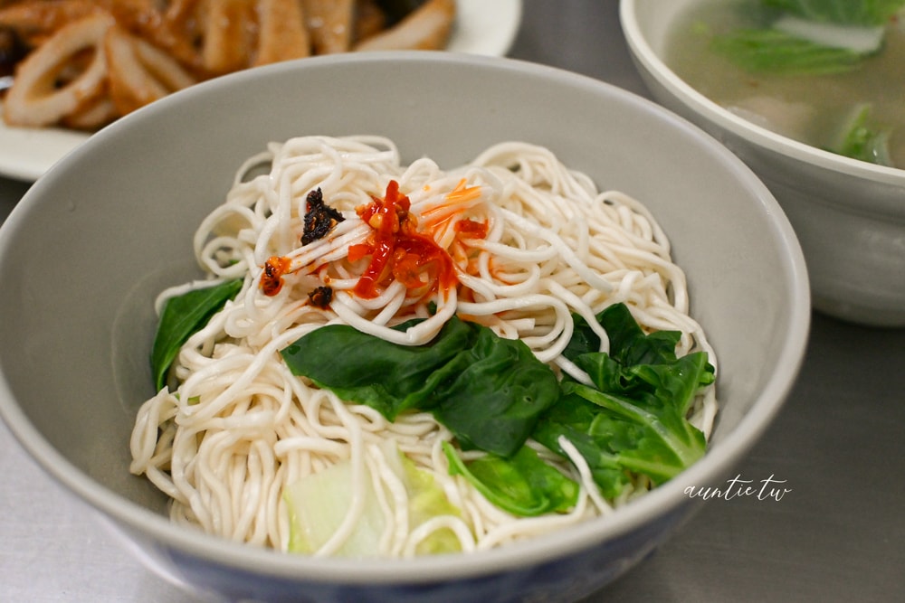 【基隆美食】基隆智光乾拌麵｜從永和吃到基隆，味道沒變還多了吉古拉
