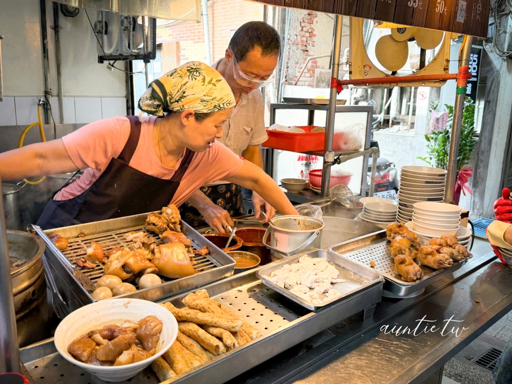 【基隆】仁愛區｜長腳麵食，70年古早味乾麵老店，招牌豬腳＋孝三路大腸圈黑白切完美吃法推薦
