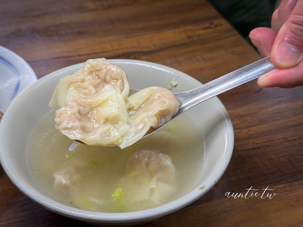 【基隆】仁愛區｜長腳麵食，70年古早味乾麵老店，招牌豬腳＋孝三路大腸圈黑白切完美吃法推薦