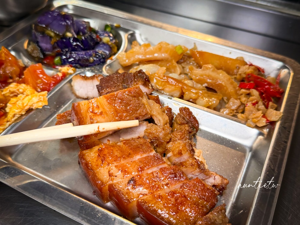 【台北】公館站｜大水元便當，新鮮美味主餐豐富，烤三層肉超下飯，水源市場排隊便當店